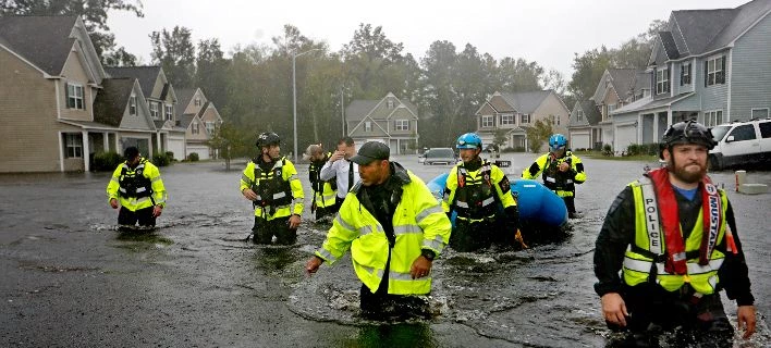 Ο τυφώνα Φλόρενς παρασύρει τα πάντα στο πέρασμά του – Δύο μωρά μεταξύ των 17 νεκρών